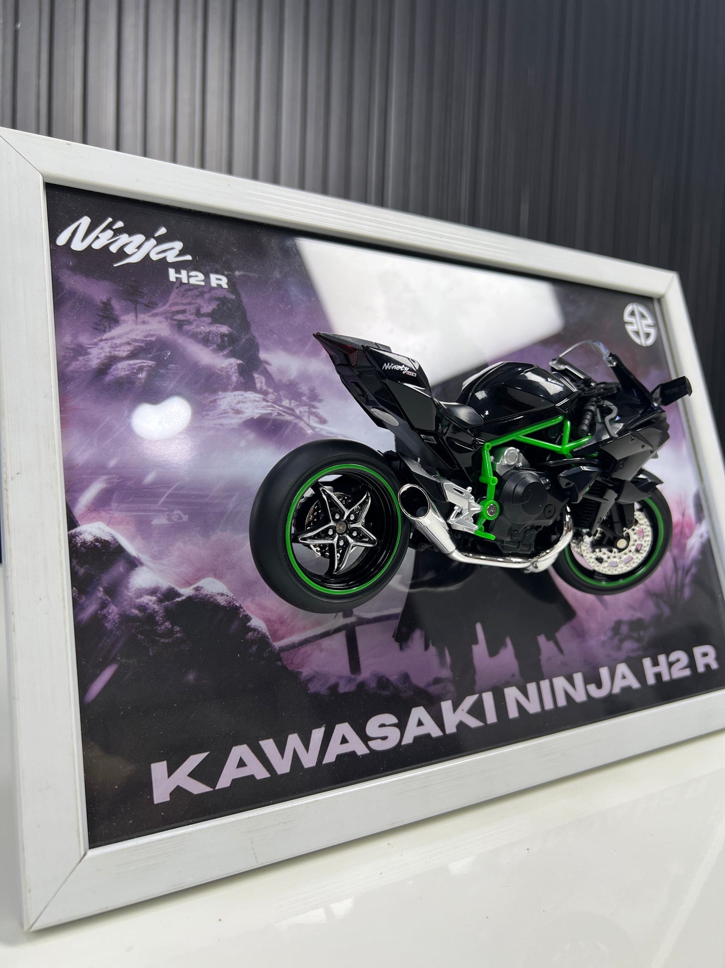 Kawasaki Ninja H2R | Bike Scale 1:12 | 3D Diecast Frame | Bikes Wall Art