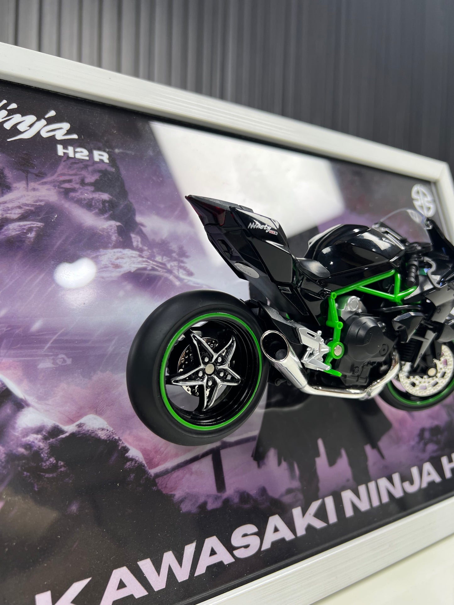 Kawasaki Ninja H2R | Bike Scale 1:12 | 3D Diecast Frame | Bikes Wall Art