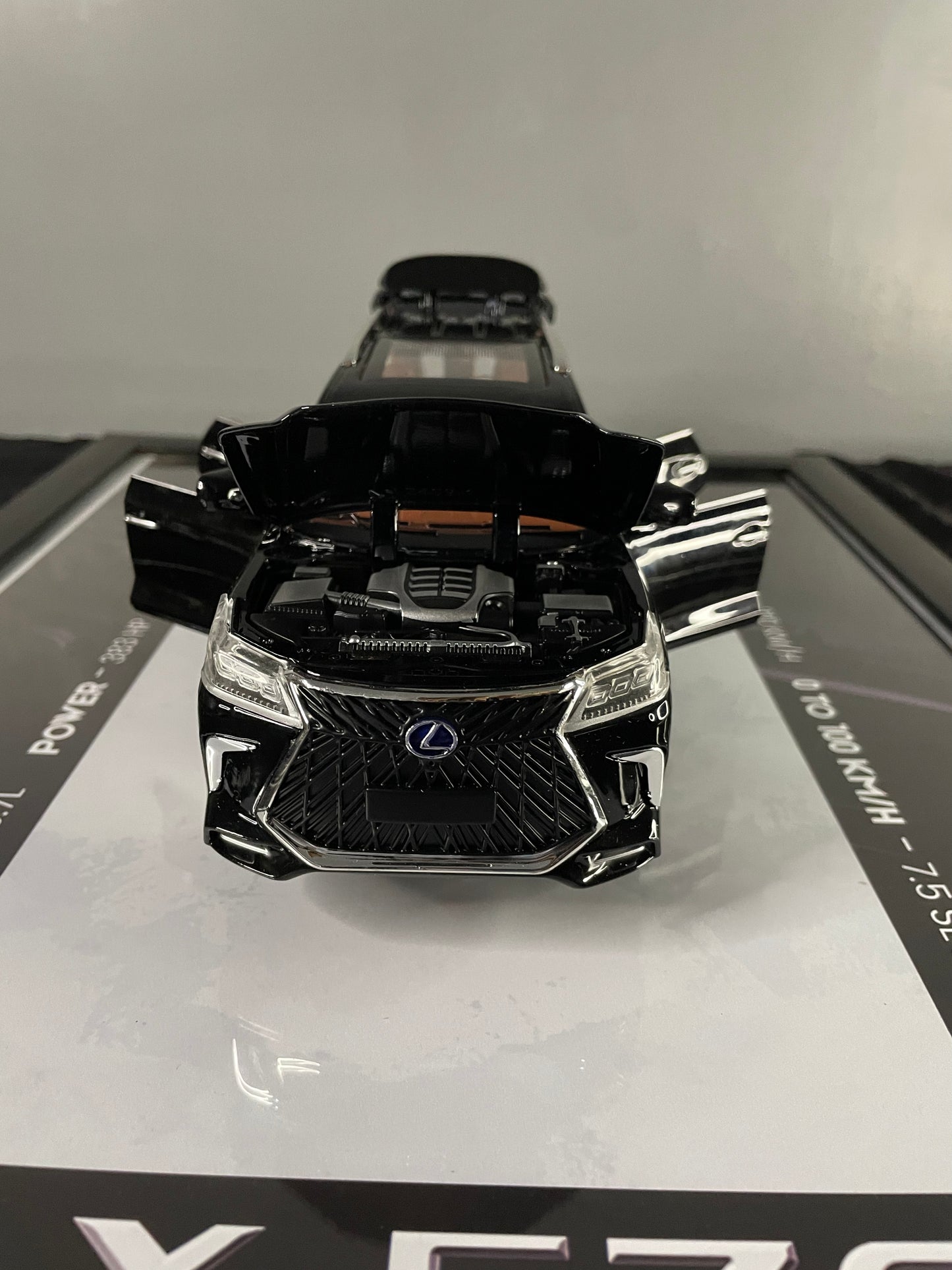 Lexus LX 570 | Car Scale 1:24 | 3D Diecast Frame | Cars Wall Art